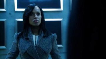 Alexander McQueen Coat de Olivia Pope (Kerry Washington) en Scandal S4E8