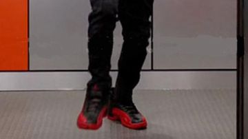 Les sneakers montantes noires et rouges de  Andre Johnson (Anthony Anderson) dans Black-ish (Saison 3)