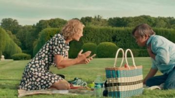 The dress to the flowers to Juliet (Alexandra Lamy) in The embarrassment of the choice