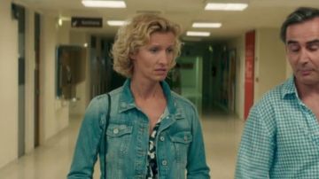 the jacket of jean de Juliet (Alexandra Lamy) in The embarrassment of the choice