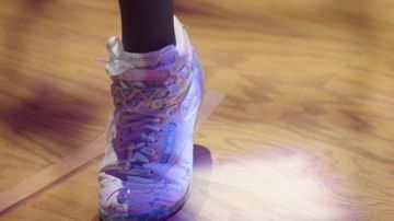 Kate Ellis (Tina Fey) estampó zapatillas ascendentes en Sisters