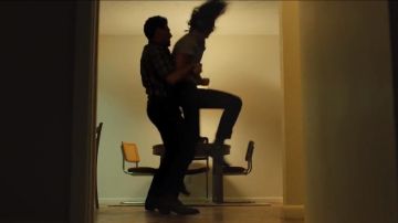 Sneakers black Kate Macer (Emily Blunt) in Sicario