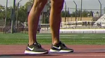 Les sneakers Nike Tanjun noires dans The Bachelor