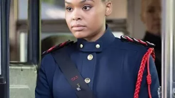 Chaqueta de uniforme (Emily Arancio) en Motherland