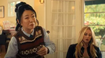 Pull Sézane x Lucia Vergara Becky porté par Ashley (Sherry Cola) comme on le voit dans Nobody Wants This (S02E04)