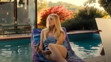 Only Hearts Silk Charmeuse Mini Slip portée par Morgan (Justine Lupe) comme on le voit dans Nobody Wants This (S02E04)
