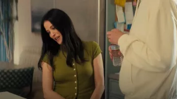 Reformation Raelynn Top porté par (Jackie Tohn) comme on le voit dans Nobody Wants This (S02E04)