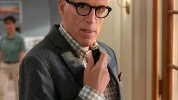 A Man on the Inside S2 Ted Danson Grey Blazer worn by Charles Nieuwendyk (Ted Danson) as seen in A Man on the Inside (S02)
