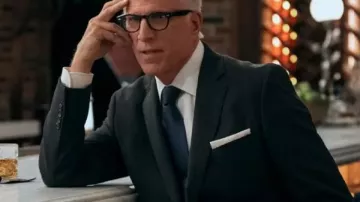 Un hombre en el interior S02 Traje negro de Ted Danson usado por Charles Nieuwendyk (Ted Danson) como se ve en Un hombre en el interior (S02)