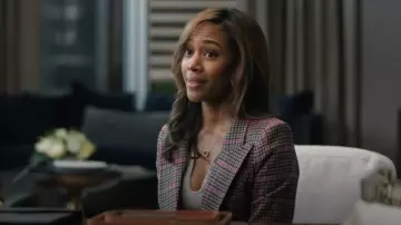 Blazer à poches plaquées à carreaux Smythe Duchess porté par Christina 'Chris' Hunter (Nicole Beharie) comme on le voit dans The Morning Show (S04E07)