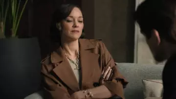 David Yurman Lexington Chain Necklace porté par Céline Dumont (Marion Cotillard) comme on le voit dans The Morning Show (S04E08)