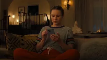 Varios pantalones de chándal básicos usados por Joanne (Kristen Bell) como se ve en Nobody Wants This (S02E06)