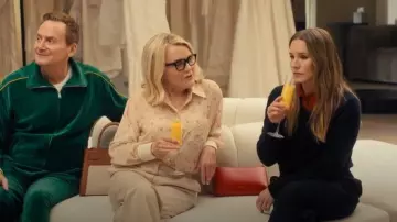 &Daughter Glenn V-Neck Sweater porté par Joanne (Kristen Bell) comme on le voit dans Nobody Wants This (S02E07)