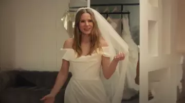 Vivienne Westwood Bridal Nova Cora Robe de mariée en satin portée par Joanne (Kristen Bell) comme on le voit dans Personne ne veut ça (S02E07)