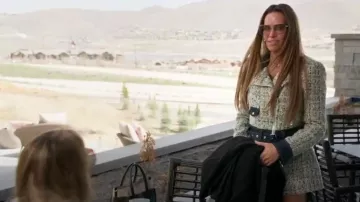 Cinq a Sept Anya Boucle Zoe Short usado por Britani Bateman como se ve en The Real Housewives of Salt Lake City (S06E09)