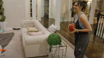 Free People Hot Shot Onesie usado por Melissa Gorga como se ve en Wife Swap: The Real Housewives Edition (S01E04)