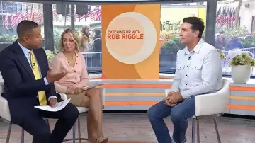 Chemise en tricot doux texturé 7 Diamonds Generation™ portée par Rob Riggle, comme on le voit dans Today le 11 novembre 2025