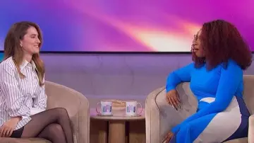 Blouse Opificio Modenese Sea Blue avec bouton porté par Jennifer Hudson comme on le voit dans The Jennifer Hudson Show le 2 novembre 2025