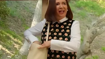 Loot Molly Novak Floral Printed Pant worn by Molly Novak (Maya Rudolph) as seen in Loot