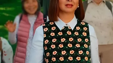 Loot S03 Maya Rudolph Floral Printed Fringe Top