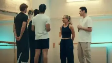 Nike Phoenix Fleece Pantalon de jogging oversize à revers taille haute porté par Jazz Saunders comme on le voit dans Made in Chelsea (S30E07)