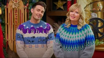 Boden Blue Kat Sparkle Fair Isle Jumpergrey Melange porté par Melissa Peterman comme on le voit dans Finding Mr. Christmas (S02E01)
