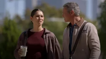 Evereve Bobbie Zip Utility Jacket en Raisin porté par Stella Kidd (Miranda Rae Mayo) comme on le voit dans Chicago Fire (S14E05)