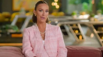 Vestido de Alexis Michel usado por Ashtyn Zerboni como se ve en Selling The OC (S04E03)