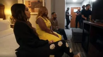 Mono amarillo de Slaydiva usado por Tami Roman como se ve en Caught in the Act: Unfaithful (S04E01)