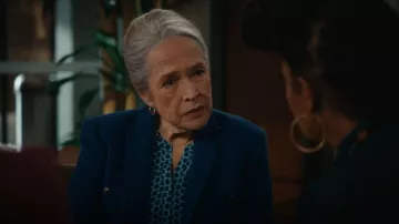 Ann Taylor Veste longue en tweed portée par Madeline 'Matty' Matlock (Kathy Bates) comme on le voit dans Matlock (S02E03)