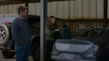 Guardar Sudadera reversible de felpa de color caqui que lleva Adam Ruzek (Patrick Flueger) como se ve en Chicago P.D. (T13E05)