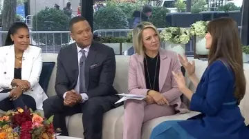 Blazer à deux boutons du marché noir de la Maison Blanche porté par Dylan Dreyer comme on le voit dans Today le 12 novembre 2025