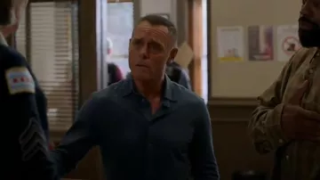 Camisa de botones de algodón Melange para hombre de Sartorio usada por Hank Voight (Jason Beghe) como se ve en Chicago P.D. (S13E06)