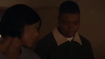 Polo de rugby Market Relax Team Racing en Racing Green porté par Harry Grant (Elijah M. Cooper) tel qu’on le voit dans 9-1-1 (S09E05)