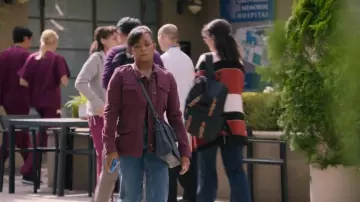 Lucky Brand Veste militaire bordeaux portée par Simone Griffith (Alexis Floyd) comme on le voit dans Grey’s Anatomy (S22E05)