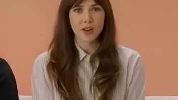 Eternity 2025 Elizabeth Olsen Chemise à rayures pincées portée par Joan (Elizabeth Olsen) dans Eternity