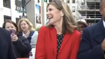 The Today Show 2025 Savannah Guthrie Abrigo rojo (Savannah Guthrie) en Today