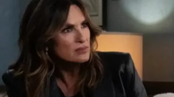 Law And Order SVU S27 Olivia Benson Leather Blazer of Olivia Benson (Mariska Hargitay) in Law & Order: Special Victims Unit