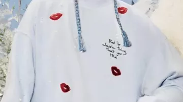 Sweatshirt worn by Taylor Swift in Sequin Red Lip Classic Thing That You Like