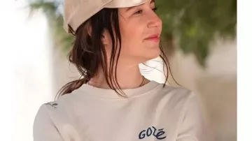 Malice 2025 Nat Tanner White Sweatshirt worn by Nat Tanner (Carice van Houten) in Malice (S01)