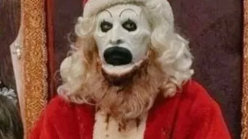 Mi disfraz de Santa Art the Clown usado por Art The Clown (David Howard Thornton) como se ve en Terrifier 3