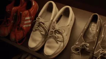 Mocassin timberland blanc de Gilberto Rodríguez Orejuela (Damián Alcázar) dans Narcos (S03E04)