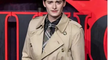 Abrigo de Stranger Things 5 UK usado por Noah Schnapp