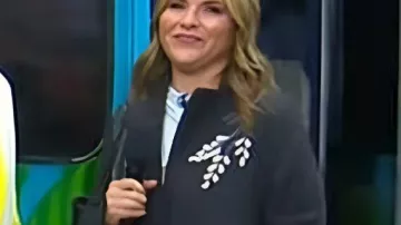 Abrigo bordado floral usado por Jenna Bush Hager en The Today Show 2025