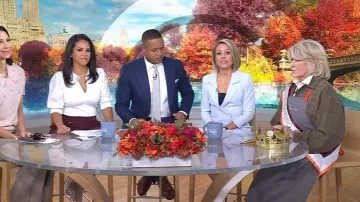 Chaqueta bomber Golden Goose Journey Prince of Wales usada por Martha Stewart como se ve en Today el 13 de noviembre de 2025