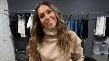 Pull à col roulé YKR en A-kaki porté par Melissa Garcia comme on le voit dans Today le 14 novembre 2025