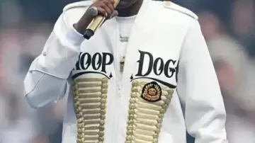 Chaqueta blanca usada por Snoop Dogg en la Gran Final de la AFL 2025