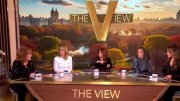 Chaqueta de lentejuelas con cuentas Ramy Brook Anna usada por Joy Behar como se ve en The View el 14 de noviembre de 2025