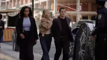 Frame The Tapered Pleated Wide Leg Mid Rise Denim Blend Trousers worn by Amanda Rollins (Kelli Giddish) as seen in Law & Order: Special Victims Unit (S27E06)