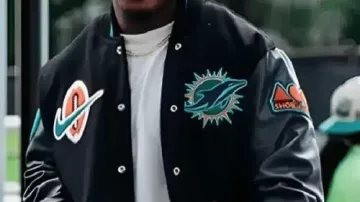 Veste universitaire Rivalries portée par Malik Washington chez les Miami Dolphins